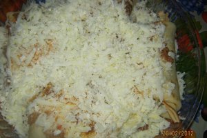 Clatite cu carne tocata şi caşcaval