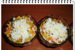 Salata de pui la cupe