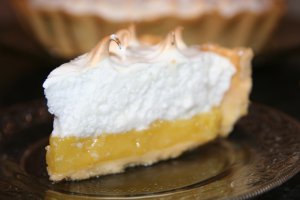 Tarta cu lamaie si bezea