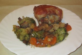 Ciocanele de curcan cu legume la tava