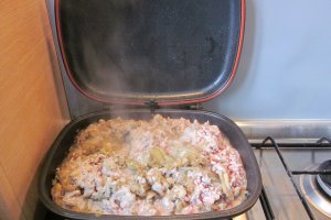 Musaca de cartofi cu ciuperci, vinete, carne de porc si de vita
