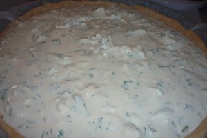Tarta cu branza si legume