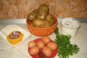 Cartofi gratinati cu branza, oua si smantana