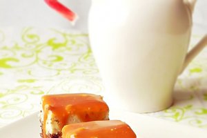 Prajitura cu mousse de nuca si caramel