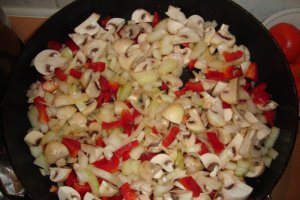 Friptura de pui cu pilaf  cu legume