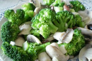Salata de broccoli