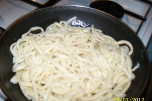 Tagliatelle cu dovlecel, bacon si sofran