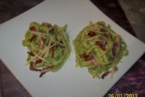 Tagliatelle cu dovlecel, bacon si sofran