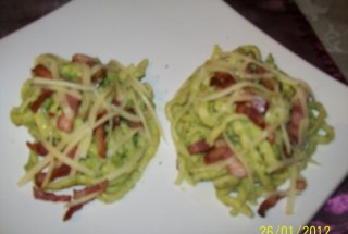 Tagliatelle cu dovlecel, bacon si sofran