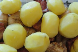 Pulpe cu kaizer si cartofi la cuptor