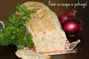Paine cu ceapa si patrunjel