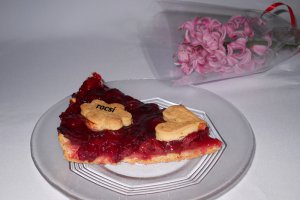 Tarta cu umplutura de visine