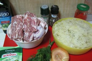 Costite cu varza acra