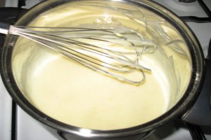 Pere cu crema de vanilie si ciocolata