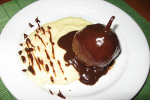 Pere cu crema de vanilie si ciocolata