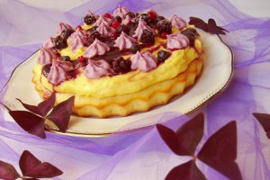 Cupcakes şi tartă cu cremă de lămâie şi mure