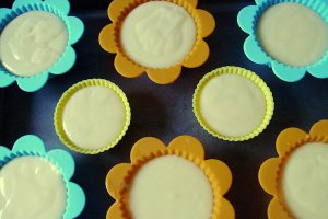 Cupcakes şi tartă cu cremă de lămâie şi mure