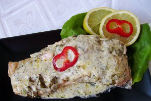 Somon în sos de smântânã