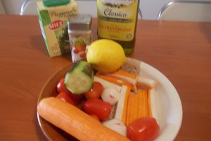 Salata cu surimi (pasta din carne de peste)