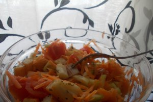 Salata cu surimi (pasta din carne de peste)