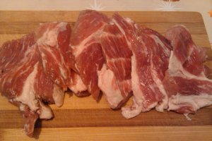Ceafa de porc in sos de smantana