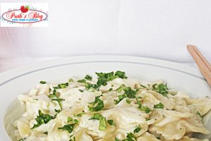 Farfalle cu pui in sos alb