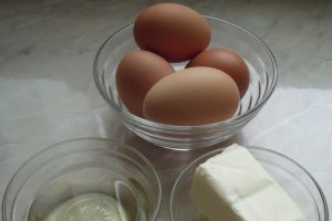 Tort de morcovi cu crema de urda (10-12 persoane)