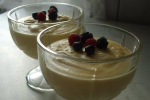 Sarlota de vanilie cu fructe de padure
