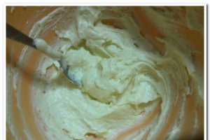 Prajitura cu nuca caramelizata