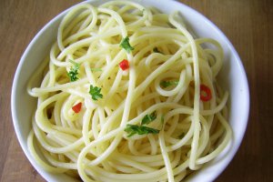 Spaghetti AOP (aglio, olio e peperoncino)