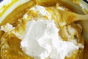 Spuma de dovleac cu nuci caramelizate