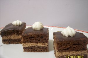 Prajitura cu crema de ciocolata