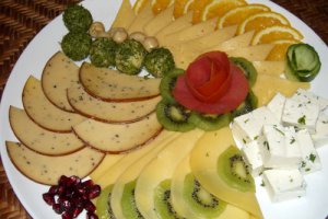 Aperitiv asortat din cascaval