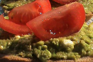 Tartine cu avocado si branza
