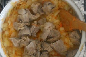 Mancarica scazuta de porc cu masline