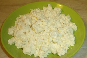 Bilute dulci din branza de vaci si stafide