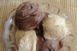 Inghetata de vanilie sau nesquik