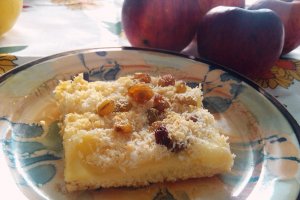 Prajitura cu mere, stafide si nuca de cocos