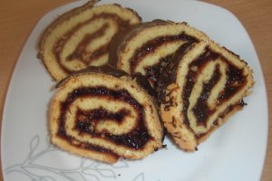 Rulada cu gem de prune si nuci