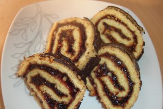 Rulada cu gem de prune si nuci