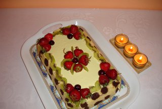 Tort cu fructe de padure