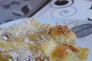 Prajitura cu mere, stafide si nuca de cocos