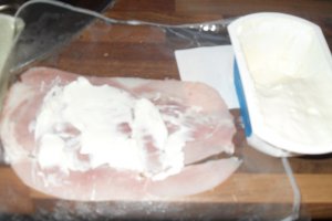 Rulouri de prosciutto cotto cu crema de branza si zacusca taraneasca