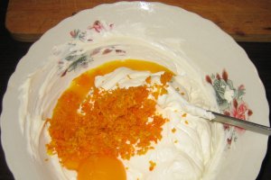 Clatite cu crema de branza fina