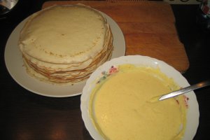 Clatite cu crema de branza fina
