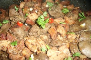 Ficatei de pui cu bacon,chorizo si usturoi