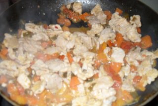 Mancarica de pui si porc cu legume