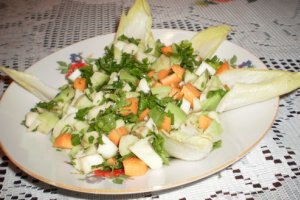 Salata de avocado cu telina, morcovi si andive
