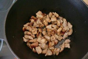 Tocanita din pulpa de porc cu zucchini si frisca de gatit