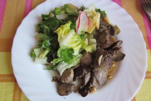 Ficatei de pui cu vin si usturoi